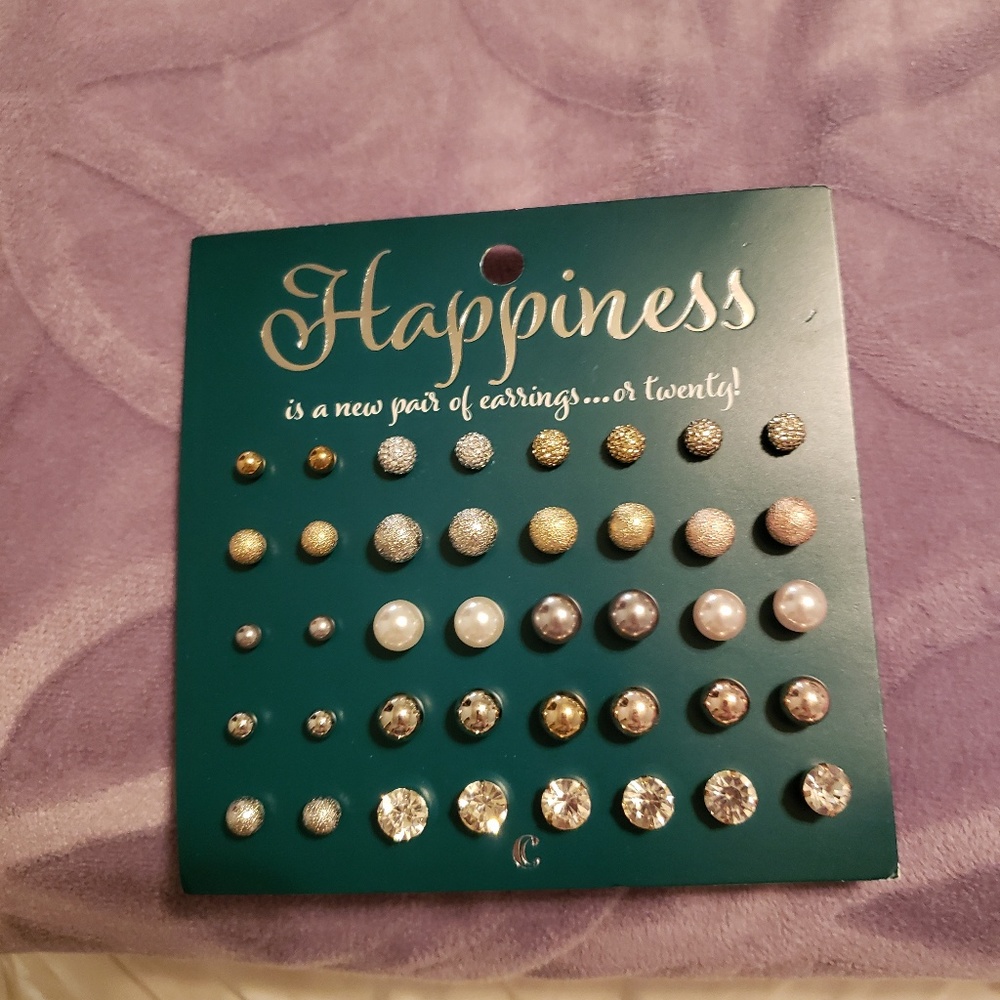 Set of 20 studs -- NEW